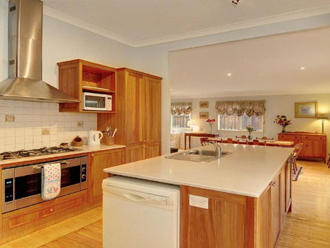 Plum Tree Cottage - Accommodation Port Macquarie 3