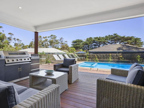 Pool And Spa - 300m Walk To Beach - Accommodation Port Macquarie 1