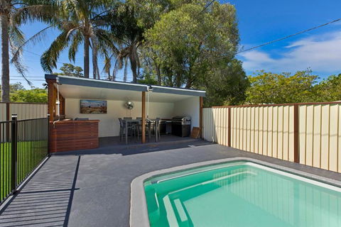 Poolside At Costa - Accommodation Port Macquarie 1