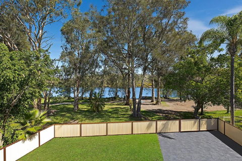 Poolside At Costa - Accommodation Port Macquarie 3