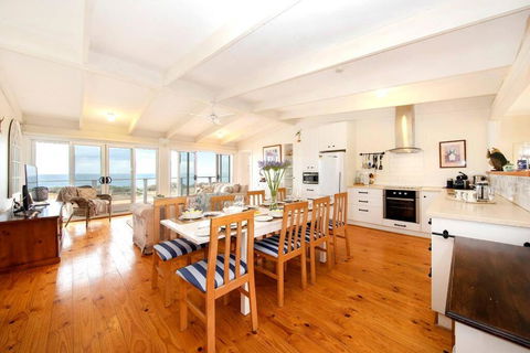 PORT WILLUNGA DREAMING A Beach Front Experience - Accommodation Port Macquarie 0