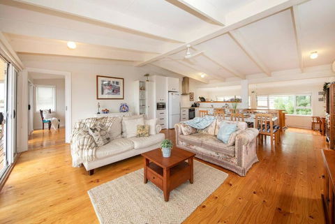 PORT WILLUNGA DREAMING A Beach Front Experience - Accommodation Port Macquarie 1