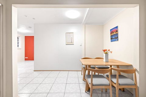 Quaint Queen Room In Pymble - Private Spot - Shared Bathroom - Accommodation Port Macquarie 3