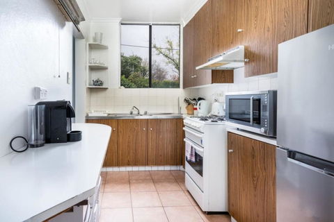 Quiet 2BR Apartment With Garden Views In Griffith - Accommodation Port Macquarie 2
