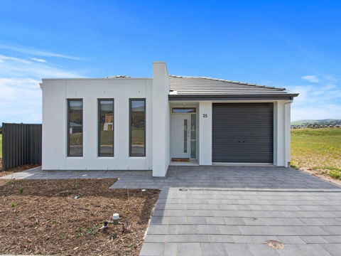 Putters Paradise 25-30 Troon Drive - Accommodation Port Macquarie 0