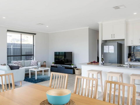 Putters Paradise 25-30 Troon Drive - Accommodation Port Macquarie 2