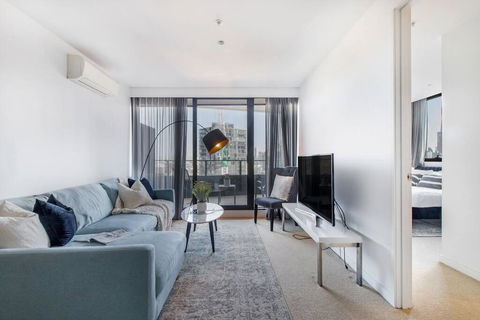 Premium Albert Park Grand Prix Apartment By Ready Set Host - Accommodation Port Macquarie 0