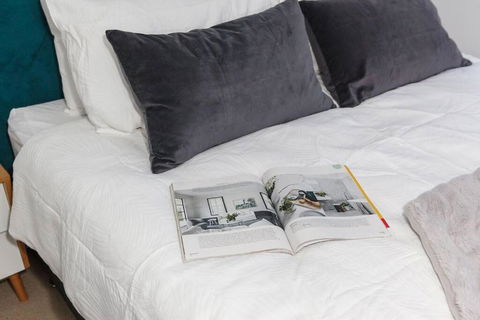 Premium Albert Park Grand Prix Apartment By Ready Set Host - Accommodation Port Macquarie 1