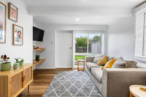 Prime Location, Stylish Space - Accommodation Port Macquarie 0