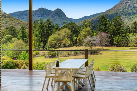 Private Luxury In The Mountains With Running Creek - Accommodation Port Macquarie 3