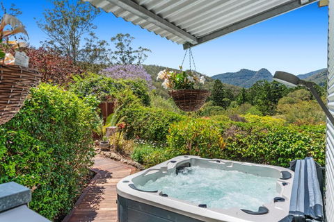 Private Luxury In The Mountains With Running Creek - Accommodation Port Macquarie 2