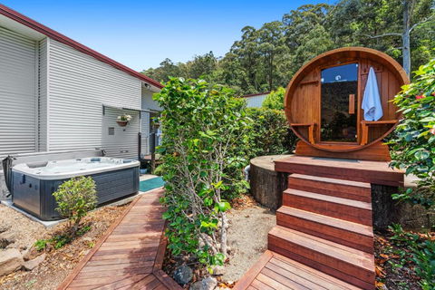 Private Luxury In The Mountains With Running Creek - Accommodation Port Macquarie 1