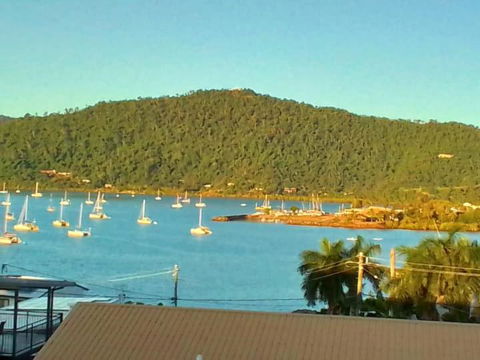 QCWA Cheerful Cottage - Airlie Beach - Accommodation Port Macquarie 0