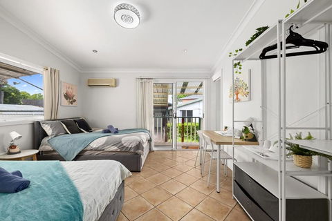 Quadruple Ensuite Room - Nearby Stations & Shops - Accommodation Port Macquarie 1