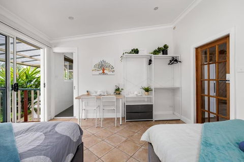 Quadruple Ensuite Room - Nearby Stations & Shops - Accommodation Port Macquarie 2