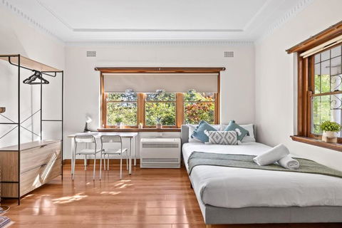 Quadruple Room - Near Transport & Shops - Shared Bathroom - Accommodation Port Macquarie 1