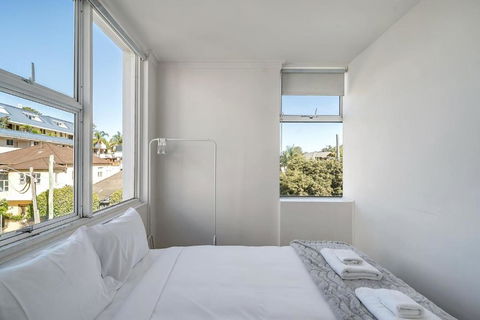 Quaint 1BD On The Doorstep Of Manly Beach - Accommodation Port Macquarie 3
