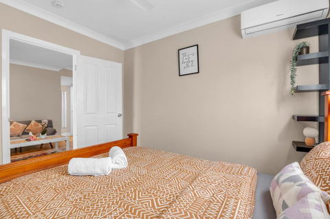 Quaint 2 Bedroom Fully Furnished Cottage - Accommodation Port Macquarie 2