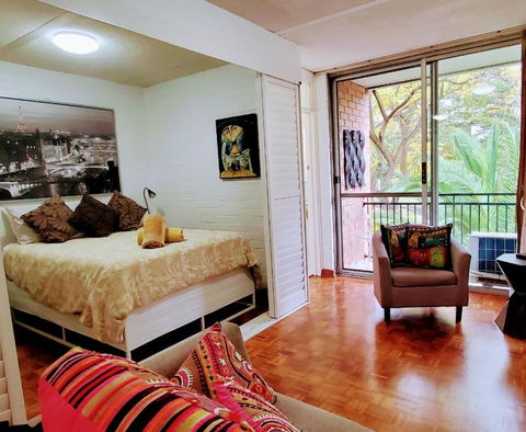 Quaint & Tranquil Subiaco 1 Bedroom Apartment - Accommodation Port Macquarie 2