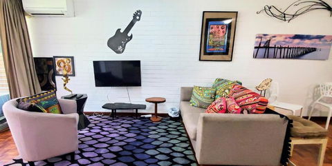 Quaint & Tranquil Subiaco 1 Bedroom Apartment - Accommodation Port Macquarie 3