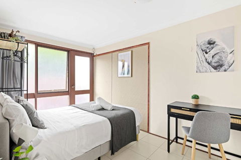 Quaint Double Room - Private Spot At Milperra - Shared Bathroom - Accommodation Port Macquarie 3