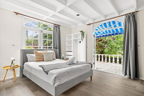 Quaint Queen Room - Convenient Location In Lindfield - Shared Bathroom - Accommodation Port Macquarie 0