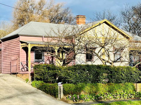 Quarryman Cottage @ 102 - Accommodation Port Macquarie 0