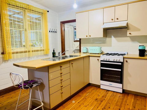Quarryman Cottage @ 102 - Accommodation Port Macquarie 3