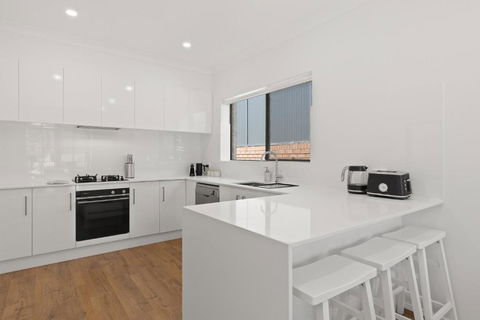 Quiet 2-Bed Retreat With Private Courtyard - Accommodation Port Macquarie 1