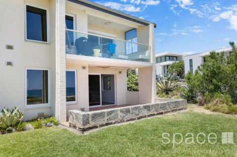 Quintessential Oceanview Apartment In Cottesloe - Accommodation Port Macquarie 3