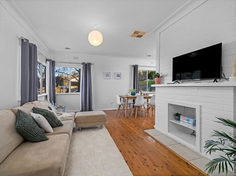 Read Place Retreat - Accommodation Port Macquarie 1