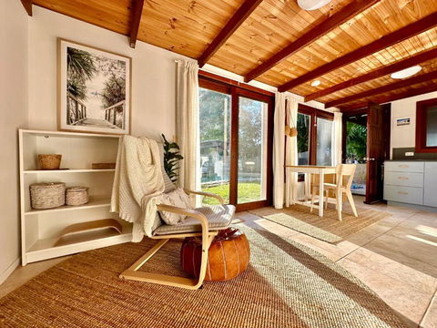 Private Access Retreat 1 Queen Bedroom W Stunning Pool And Ocean Views - Accommodation Port Macquarie 0
