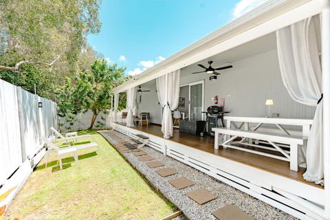 Private Outdoor Spa, Fire Pit, Cinema Room - THE COTTAGE COOLUM BEACH - Accommodation Port Macquarie 3