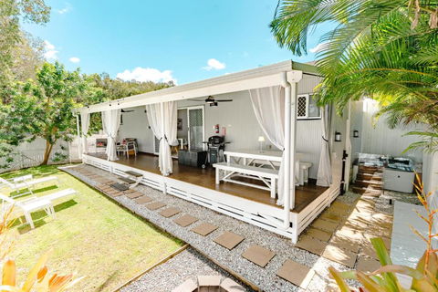 Private Outdoor Spa, Fire Pit, Cinema Room - THE COTTAGE COOLUM BEACH - Accommodation Port Macquarie 1
