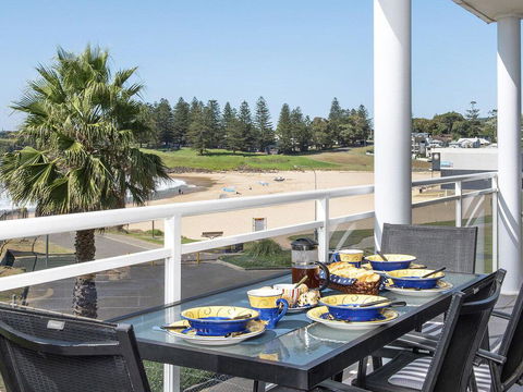 At The Beach - Kiama Surf Beach At Your Doorstep - Accommodation Port Macquarie 1