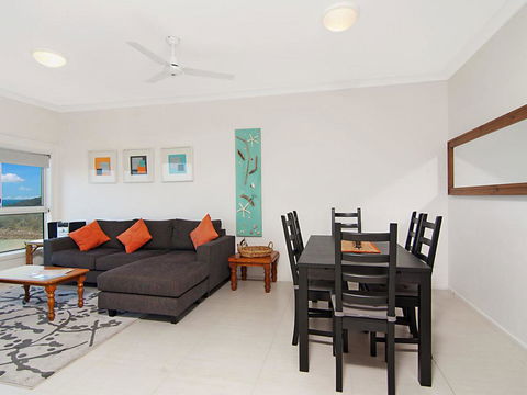 Avalon 3 - Views To Die For - Across The Road From Convent Beach - Accommodation Port Macquarie 3