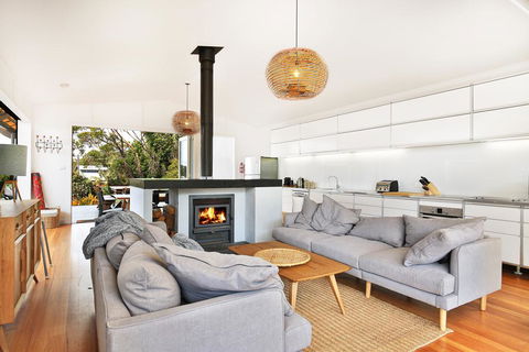 Ayana Beach House - Pet Friendly - Opposite Beach - Accommodation Port Macquarie 1