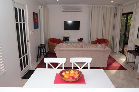 Azalea Villa - Close To The City Of Perth - Accommodation Port Macquarie 0