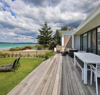 Azure Absolute Beachfront - Pet Friendly - Accommodation Port Macquarie