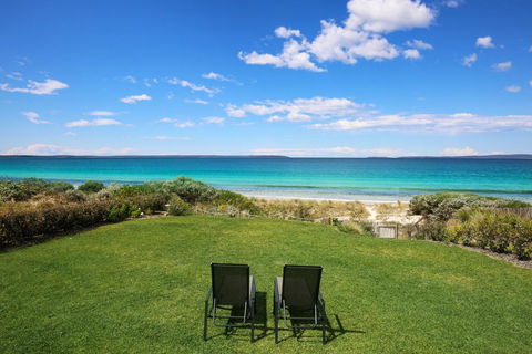 Azure Absolute Beachfront - Pet Friendly - Accommodation Port Macquarie 1
