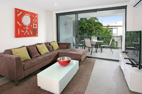 Back Of The Block Bulimba - Executive 3BR Bulimba Apartment With Leafy Outlook - Accommodation Port Macquarie 0