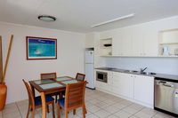 Baden 50 - Rainbow Shores Swimming pool walk to beach tropical surroundings