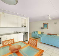 Baden 61 - Rainbow Shores Air conditioned Unit Walk To Beach Pool Tennis court - Accommodation Port Macquarie