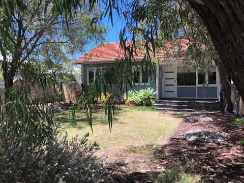 Barefoot Beach Cottage - Busselton - Accommodation Port Macquarie 1