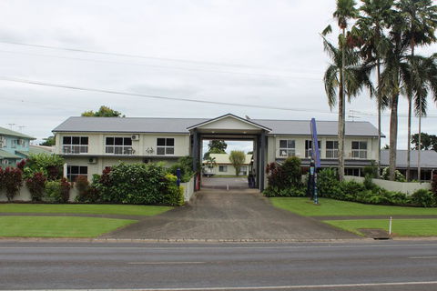 Barrier Reef Motel Innisfail - Accommodation Port Macquarie 1