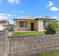 BAY YARD - large yard wifi family friendly. - Accommodation Port Macquarie