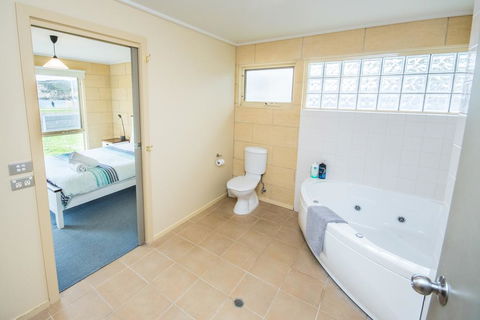 Bayview No 1 - Next To The Beach! - Accommodation Port Macquarie 1