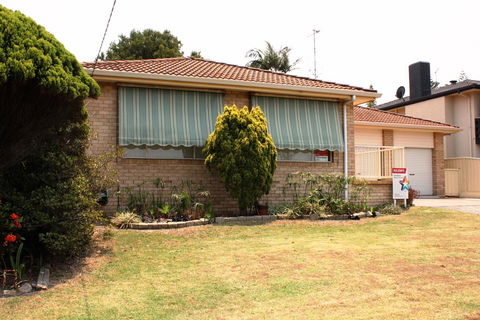 BEACH COMBER - Accommodation Port Macquarie 0