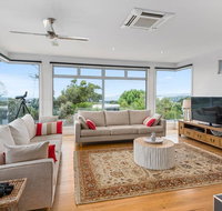 Beach Road Luxury with Ocean Views - Accommodation Port Macquarie