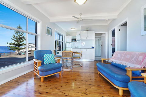 Beachcomer, Unit 1 - The Entrance, NSW - Accommodation Port Macquarie 3